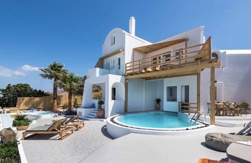 Akrotiri Villa | 2BR Gold Suite with Caldera View & Hot Tub