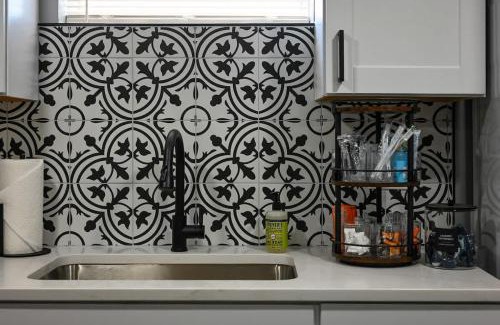 Blue Springs Apartment | 2BR Home KC Stadiums Great Location I-70