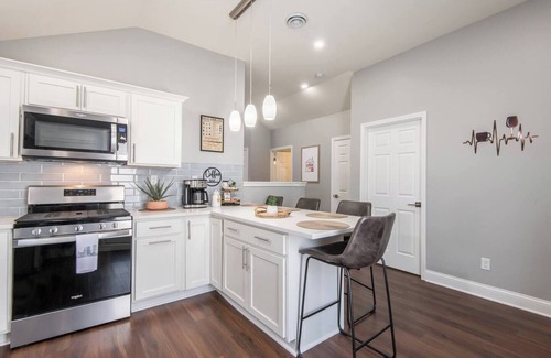 Lower East Side Apartment | 2BR Modern Luxe Unit, Prime East Side Location