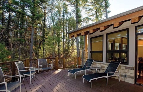 Lake Delton Condo | 2br PR Condo with Serene Lake Views!