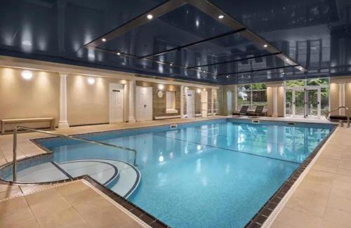 Par House | 2br-sleeps4-pool-freeparking-trenythonestate