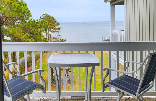 Manteo Condo | 2BR Sound-view condo near attractions w/balcony