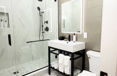 Historic Seaport Hotel | 2BR Suite - Come Hide