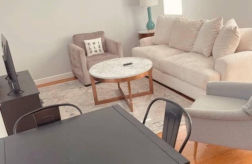 Central West End Apartment | 2BR W&D Near Forest Park, Barnes Hospital, STL Zoo