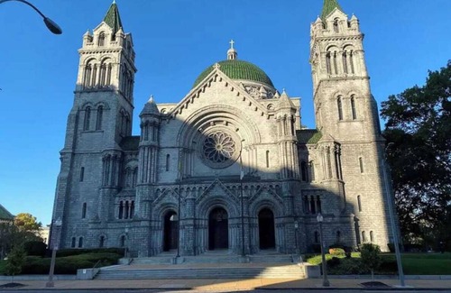 Central West End Apartment | 2BR W&D Near Forest Park, The Cortex, BJ Hospital