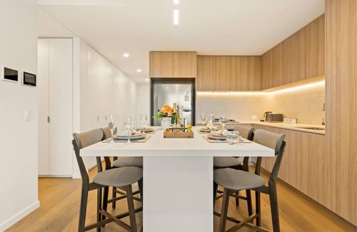 West End Apartment | 2BR West End Apt w/Parking Walk to Convention Ctr