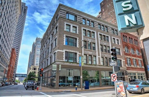 Downtown St. Louis Apartment | 2BR with W&D Mins To Busch Stadium STLDowntown