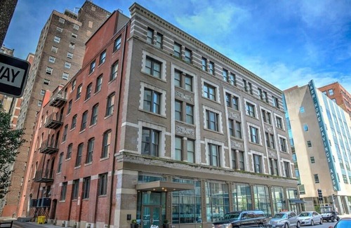 Downtown St. Louis Apartment | 2BR with W&D Mins To Busch Stadium STLDowntown