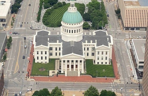 Downtown St. Louis Apartment | 2BR with W&D Mins To Busch Stadium STLDowntown