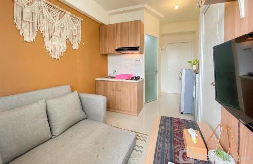 Rawasari Apartment | 2BR Yotayori Home at Green Pramuka City Apartment By Travelio