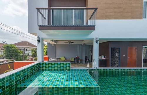 Saphan Sung House | 2BRs private pool in BKK, Calm area 3km to metro, 10 km to Pratunum