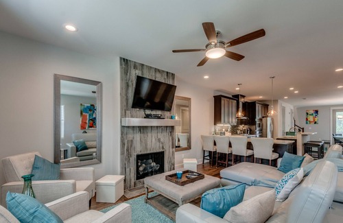North Nashville House | 2mi to Broadway Luxury Spacious Home -Backyard-Outdoor Dining-Firepit & Grill