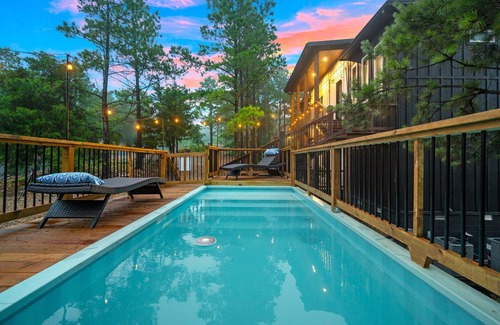 Broken Bow Cabin | 2Mountaintop Cabins Pool Saunas Slides Views &More