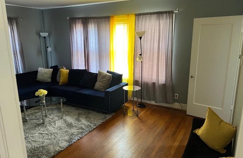 South Central Houston Apartment | 2nd level duplex, Downtown Houston near Toyota Center, Smoking allowed on Balcony!