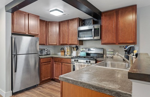 Loveland House | 2nd St Bungalow ~ Downtown