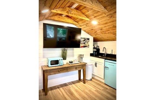 New Braunfels House | 2nd story guest house in downtown New Braunfels