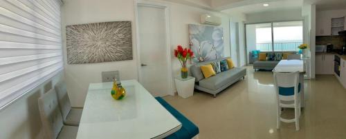Bocagrande Apartment | 2P1-AL2 APARTAMENTO DE 2 ALCOBAS FRENTE AL MAR CON AIRE ACONDICIONADO Y WIFI