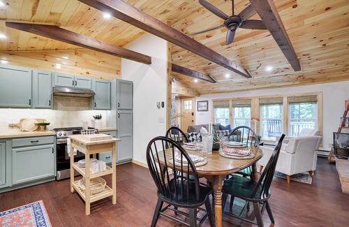 Pocono Lake Cabin | 2PM Sunday Checkout · Golf Cart · Dog-Friendly · Fireplace · Kayaks · Game Room