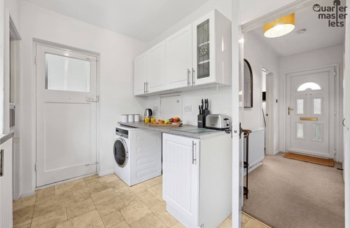 West Horsley House | 2x Bedroom Bungalow (Sleeps 6x) w. Parking