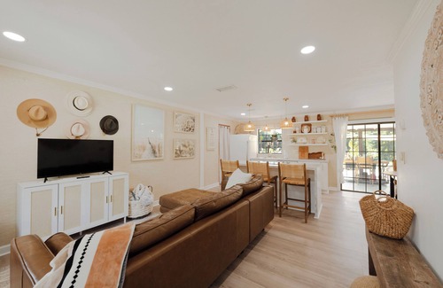 Williston House | 3/1 house in the country near Williston with AC & huge yard!