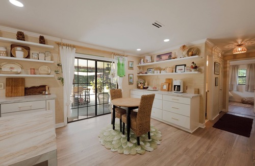 Williston House | 3/1 house in the country near Williston with AC & huge yard!