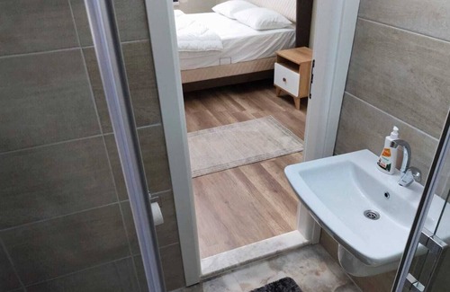 Yomra Apartment | 3+1 top-floor apartment unit with a nice sea view in a central location
