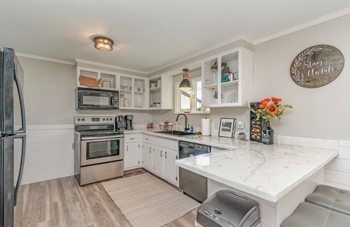 Clare Apartment | 3/2 Clare, MI Quaint Guest House with scenic views!