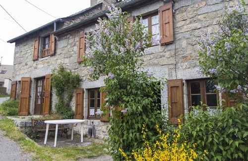 Peyre-en-Aubrac House | 3/4 pers rental in Grandviala