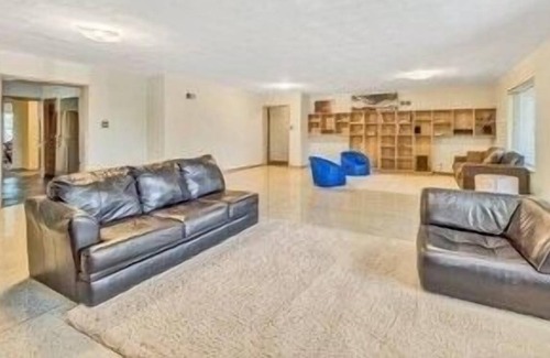 Lindenwood Park Condo | 3,400sq ft 5 Bedroom Condo Sleeps up to 10