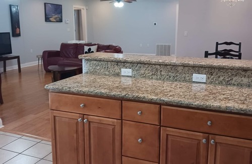 Lakeview House | 3 BD/2.5 Bath Lovely New Orleans Home. Pool & Jacuzzi. Gated secure parking.