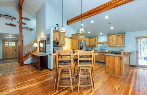 Three Rivers House | 3 Bd and 2.5 ba, Riverfront, in Sunriver, Oregon