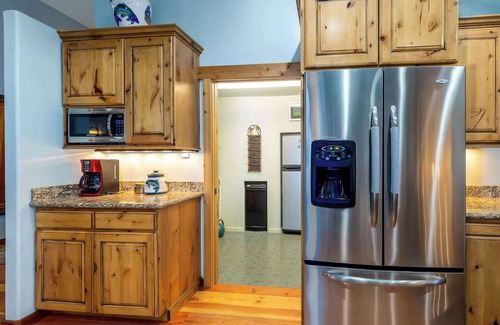Three Rivers House | 3 Bd and 2.5 ba, Riverfront, in Sunriver, Oregon
