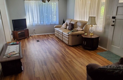 Beaufort House | 3 bed 2 bath Home 11 miles from Atlantic Ocean