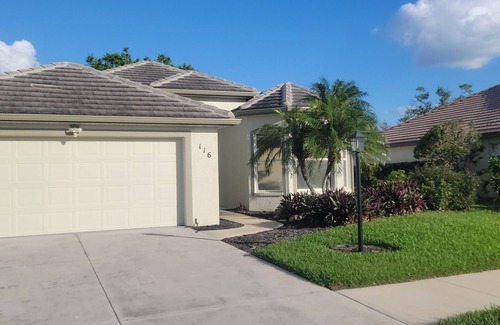Venice House | 3-bed/2 bath pool home in Venice Florida! Beaches and downtown 5 minutes away