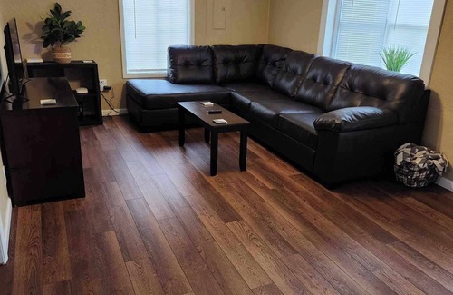 Poplar Bluff House | 3 bed 2 bath; walk-in shower; pet friendly;