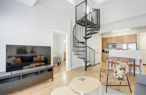West Campus Condo | 3 Bed/2 Bath West Campus Penthouse Condo in the Heart of Austin