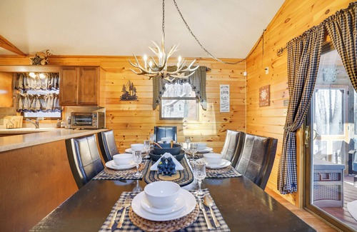 Gouldsboro House | 3 Bed/3 Bath Cabin 3Mins to Lake- Sleeps 9 w/WIFI, Pool Table, Games & FirePit