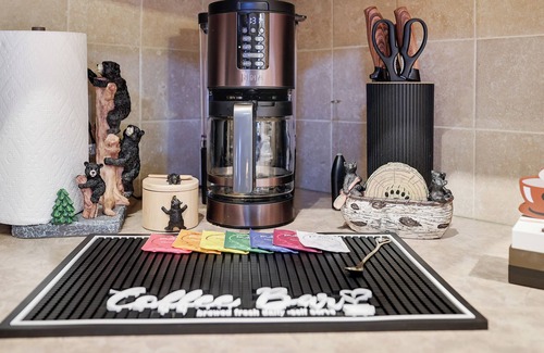 Gouldsboro House | 3 Bed/3 Bath Cabin 3Mins to Lake- Sleeps 9 w/WIFI, Pool Table, Games & FirePit