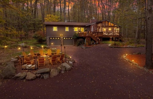Gouldsboro House | 3 Bed/3 Bath Cabin 3Mins to Lake- Sleeps 9 w/WIFI, Pool Table, Games & FirePit