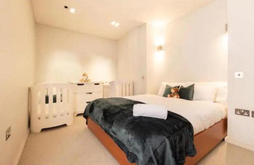 City of Westminster Apartment | 3 Bed Apartment Sleeps 6 - Pet-Friendly Wi-Fi