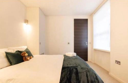 City of Westminster Apartment | 3 Bed Apartment Sleeps 6 - Pet-Friendly Wi-Fi