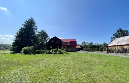 East Burke Cabin | 3 Bed Cabin - on NEK Biking and VAST Trails, Hot tub optional