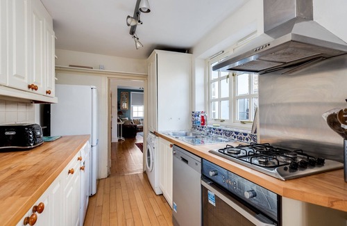 Oxford City Centre House | 3-Bed Cosy Bookbinder House in Jericho Oxford