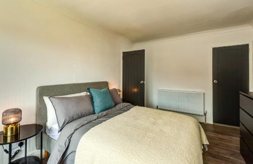 Gosport Apartment | 3 bed home by the sea