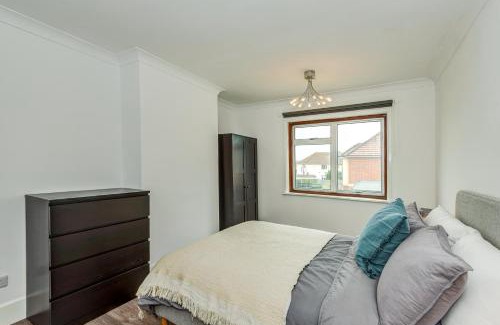 Gosport Apartment | 3 bed home by the sea