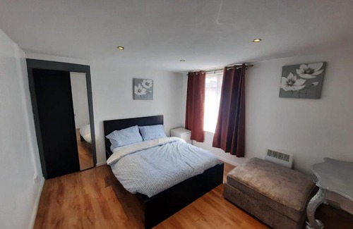 Colchester House | 3 Bed Home in Colchester