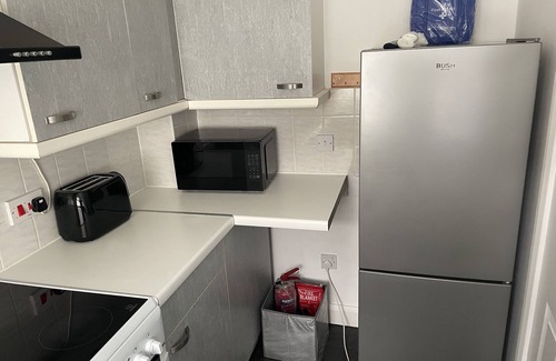 Forsbrook House | 3-Bed House in Stoke-on-Trent Free Sky Free Wifi