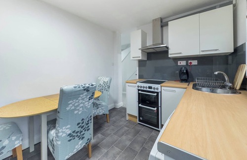 Westcliff-on-Sea House | 3 Bed House Sleeps 6 - Free Parking -Tv & Wi-Fi