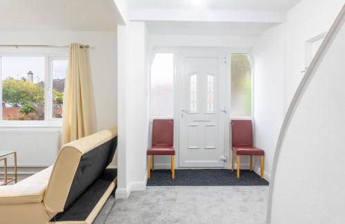 Westcliff-on-Sea House | 3 Bed House Sleeps 6 - Free Parking -Tv & Wi-Fi