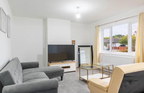 Westcliff-on-Sea House | 3 Bed House Sleeps 6 - Free Parking -Tv & Wi-Fi